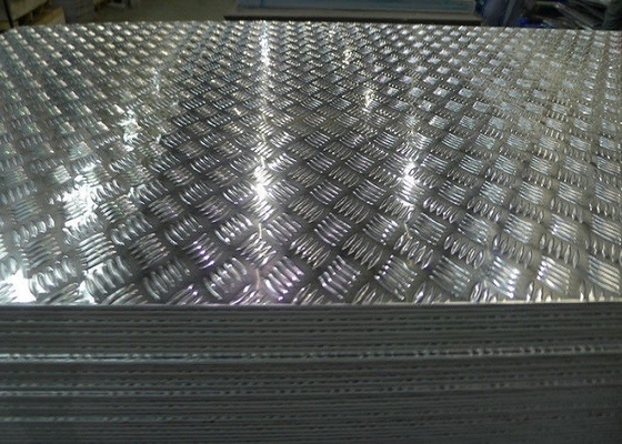 中国 反スリップ アルミニウム階段踏面はトラックの荷台はさみ金のための3003の5052の6061のアルミニウム レジ係の版をめっきする サプライヤー