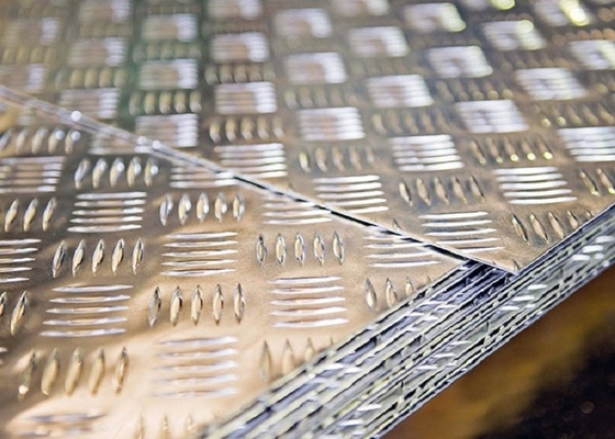 中国 1050 H14アルミニウム レジ係のダイヤモンドTreadplatesは版1.5X1250X2500を上げた サプライヤー